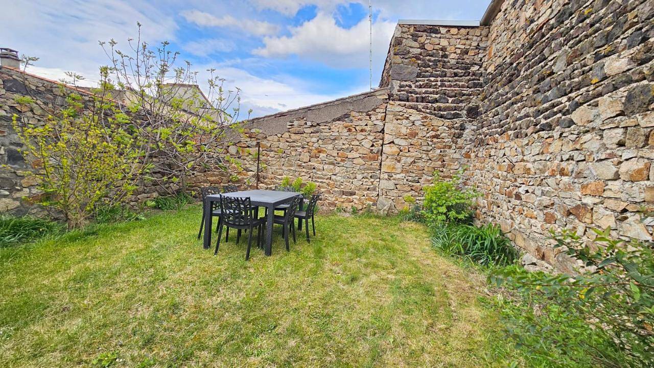 Appartement entier, Four-Bedroom Apartment in Ceyrat, Parc naturel régional des Volcans d'Auvergne