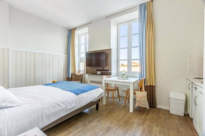 Parc de vacances pour 2 personnes, avec sauna ainsi que jardin et piscine, adapté aux familles à Saint-Martin-de-Ré - 4