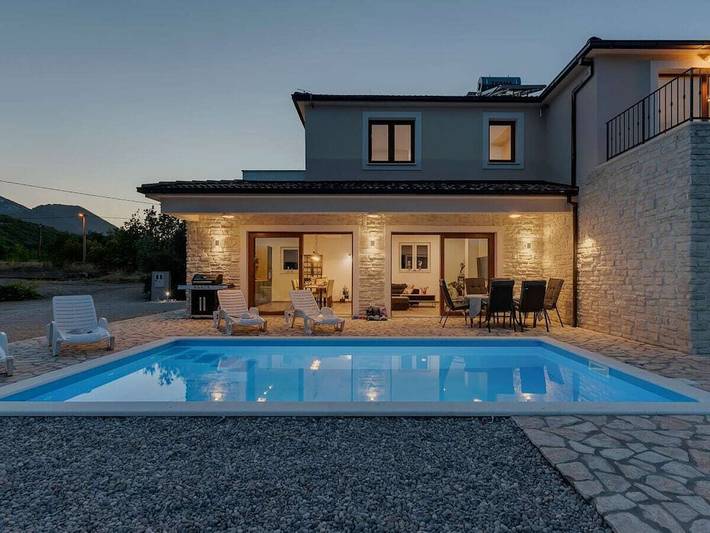 Ferienhaus für 6 Personen, mit Balkon und Terrasse sowie Garten und Pool in Slime