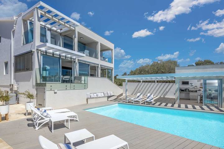 Ferienhaus für 12 Personen, mit Balkon und Balkon/Terrasse sowie Meerblick und Terrasse in Bibinje - 2