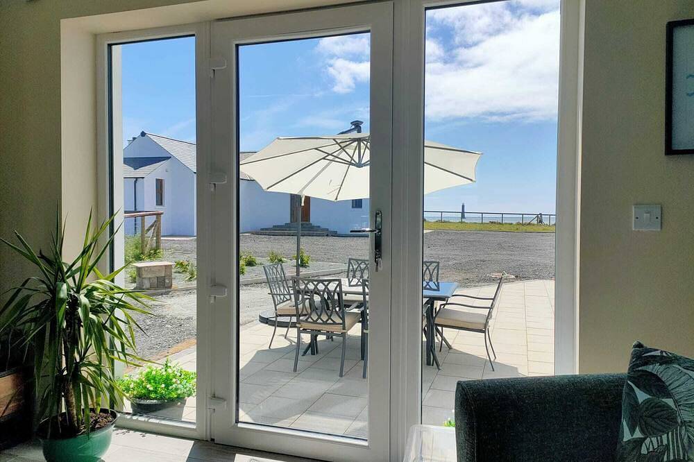 Strandblick-Modern-Ferienhaus-Eigenes Badezimmer-House-1 in Grafschaft Down