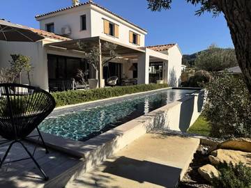 Location de vacances pour 6 personnes, avec terrasse et vue à Le Castellet