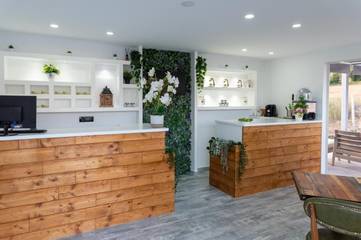 Location de vacances pour 4 personnes, avec vue et piscine ainsi que terrasse et jardin à Santa Domenica Talao