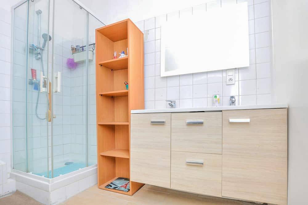 Appartement entier, Appartement confortable à Barjols avec Wi-Fi in Barjols, Région de Brignoles