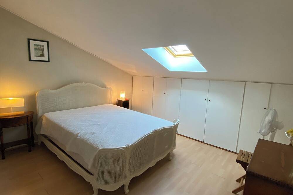 Ganze Wohnung, Komfortable Wohnung für 8 Personen am Meer 1. Linie mit Blick auf das Meer nach Süden in Hyeres, Toulon Region