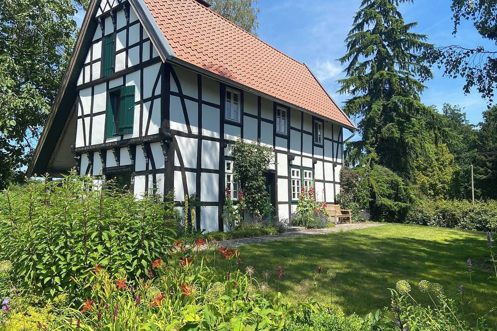 Moderne trifft Tradition im Grünen\n- Liebhaberobjekt, kein Monteure-Gastzimmer - in Bissendorf, Wiehengebirge