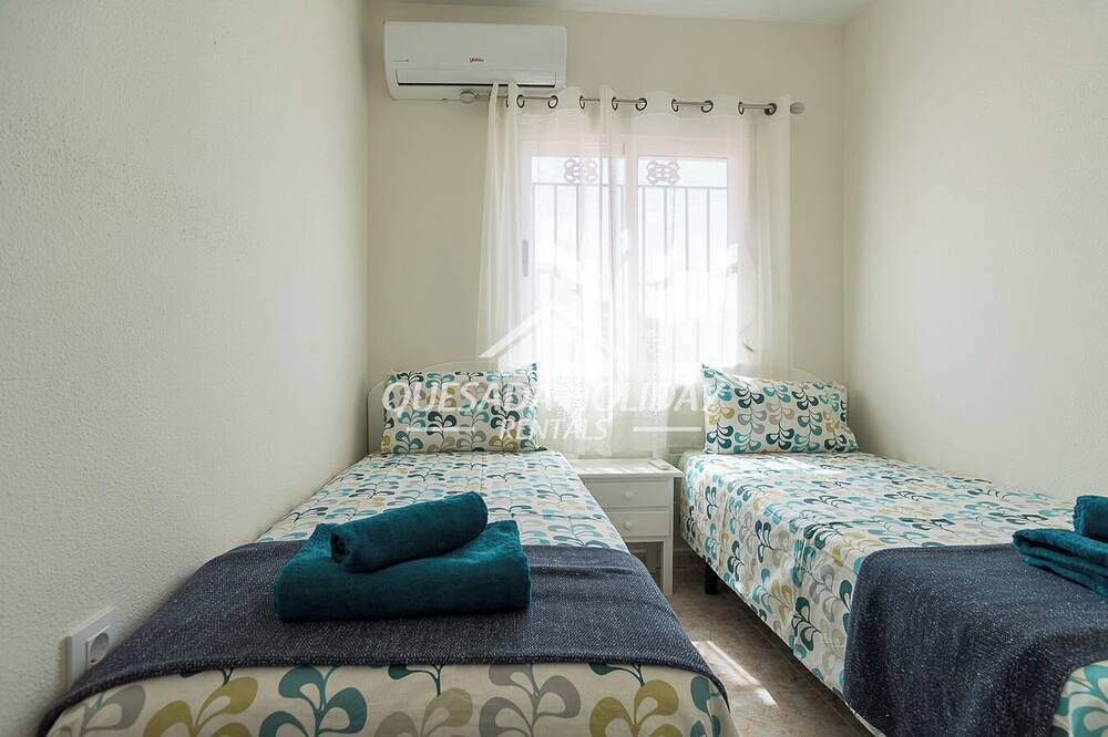 Villa La Zenia close to Beach, private pool, walking distance of Zenia Boulevard in Playa Flamenca, Orihuela