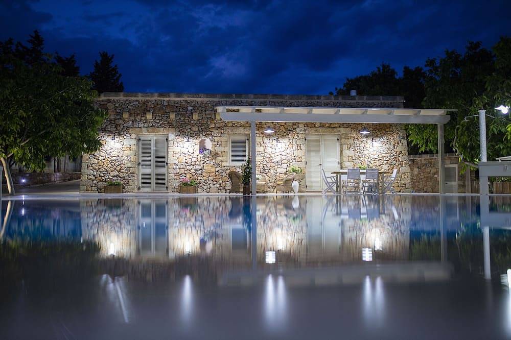 Puglia Salento Luxusvilla mit Swimmingpool und Hydro-Spa. wenige km von leuca entfernt in Alessano, Lecce Provinz