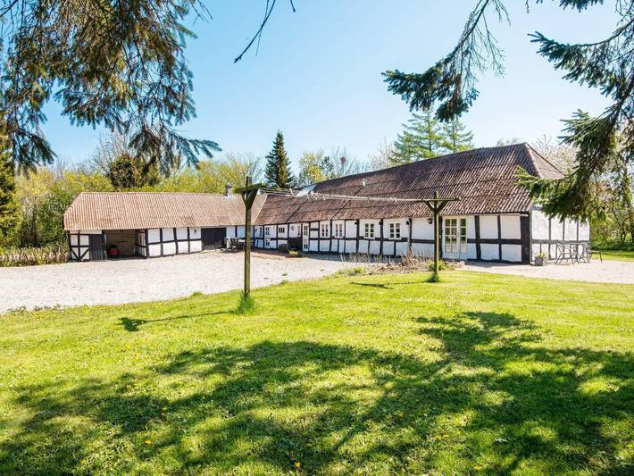 Ferienhaus für 7 Personen, mit Terrasse und Garten in Grenaa