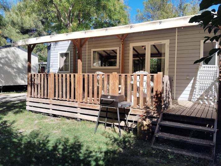 Camping pour 6 personnes, avec Terrasse ainsi que Jardin et Piscine à Cadenet