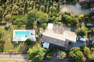 Location de vacances pour 9 personnes, avec jardin et terrasse, animaux acceptés à Laurac-en-Vivarais