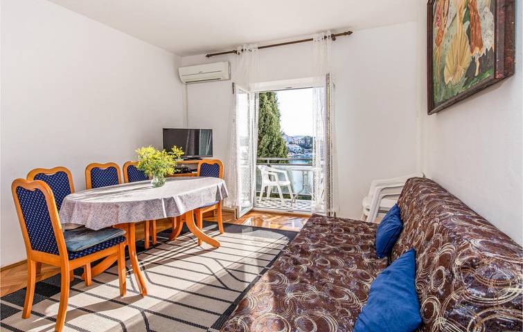 Ganze Ferienwohnung, Gemütlich, 2 km vom Strand entfernt: WLAN, Klimaanlage, Parkplatz und Terrasse in Klek, Dubrovnik-Neretva