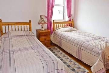 Log Cabin for 6 People in Glenties, County Donegal, Photo 2