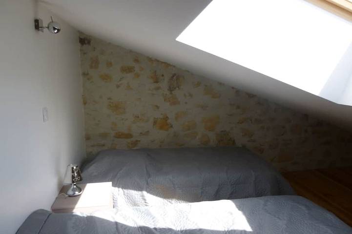 Maison en pierre avec Jacuzzi et climatisation in Vallon-Pont-d'Arc, Ardèche