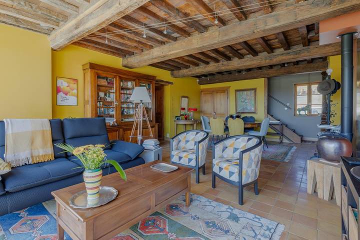 Gîte pour 6 personnes, avec terrasse ainsi que piscine et jardin à Cluny - 2