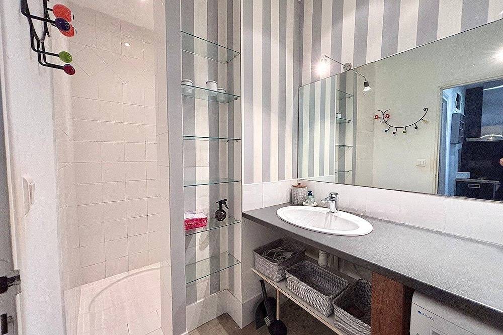 Appartement entier, Maison Carré, 2 chambres, climatisation in Nîmes, Région de Nîmes