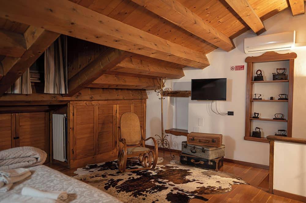 Ganze Wohnung, Cà Emo Tower, the Mansard of Serravalle in Vittorio Veneto, Südliche Karnische Alpen