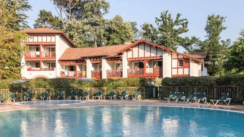 Gîte pour 7 personnes, avec piscine et balcon, animaux acceptés à Uhart-Cize - 4