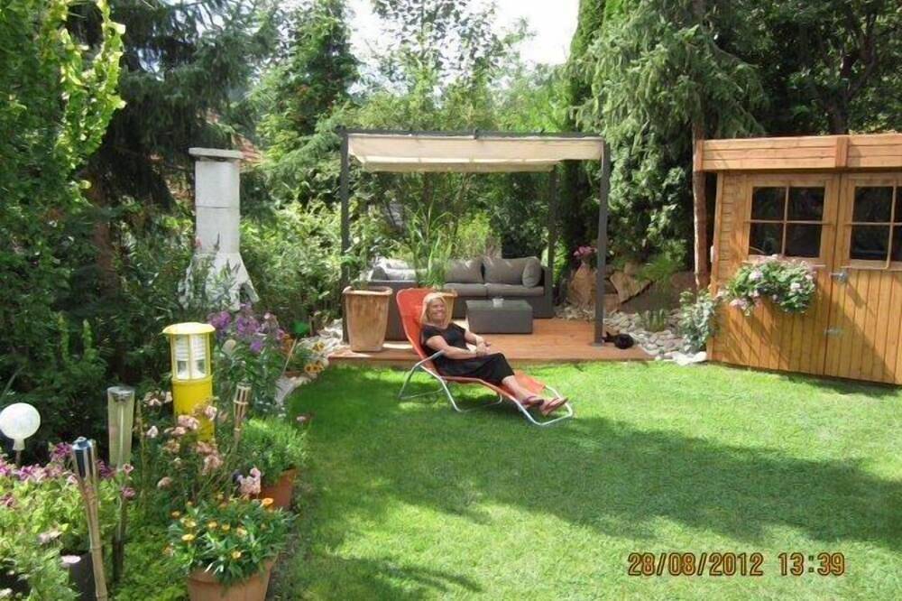 Ganze Wohnung, Ferienwohnung 38 qm, Parterre, kombinierter Wohn- und Schlafbereich, max. 2 Personen in Unterkirnach, Mittlerer Schwarzwald