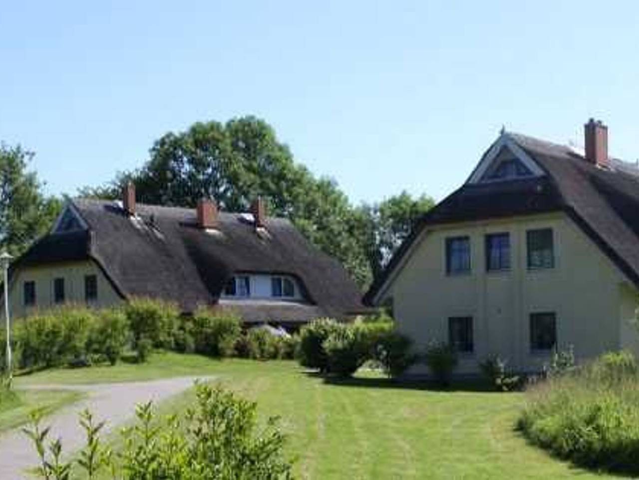Idyllisches Reetdachhaus Weißdorn 1 mit Sauna und Kamin - Dhh Weißdorn 1 in Puddemin, Poseritz