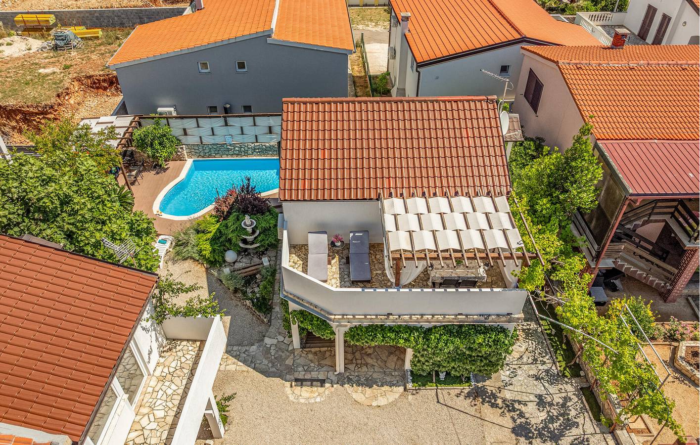 Charming 2-Bedroom Apartment with Pool, Terrace & Wi-Fi near Beach! in Vir