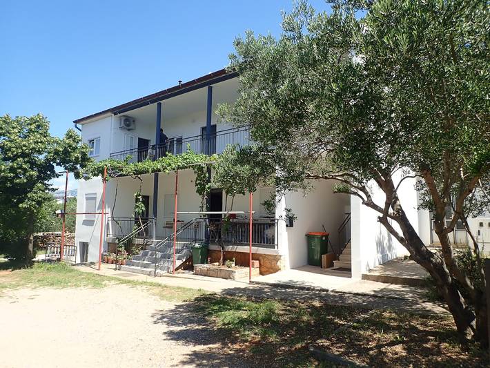 Studio für 2 Personen, mit Balkon und Garten in Starigrad Paklenica