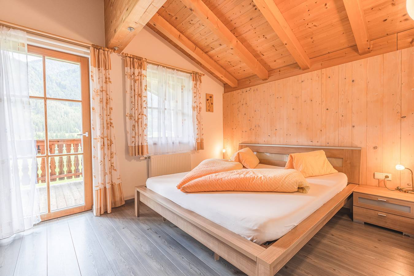 Appartamento intero, Appartamento 'Lärche' con vista sulle montagne, terrazza condivisa e Wi-Fi in Prateria, Valle di Casies