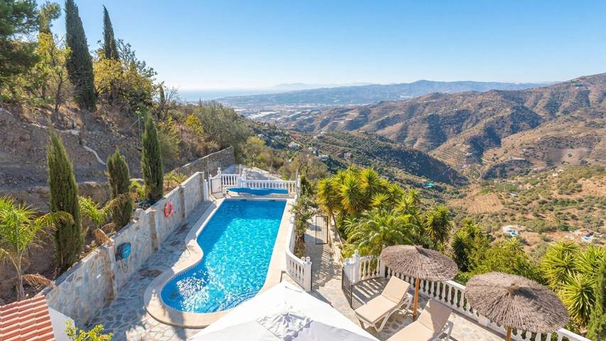 Villa pour 6 personnes, avec jacuzzi ainsi que piscine et balcon/terrasse - 1