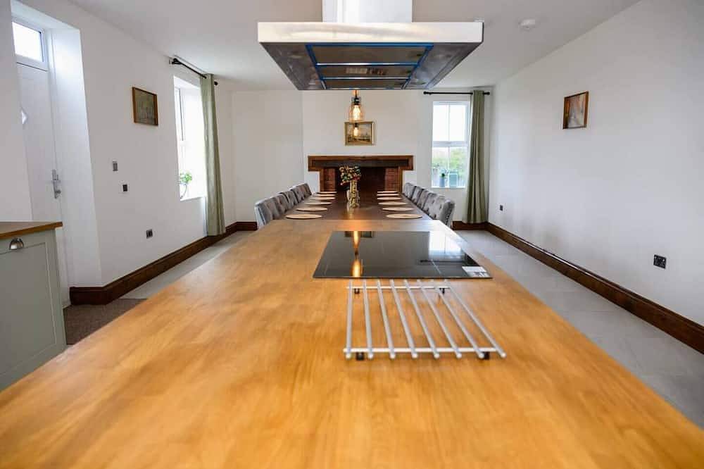 #64 The Farmhouse: Hot Tub & Sauna in Staffordshire