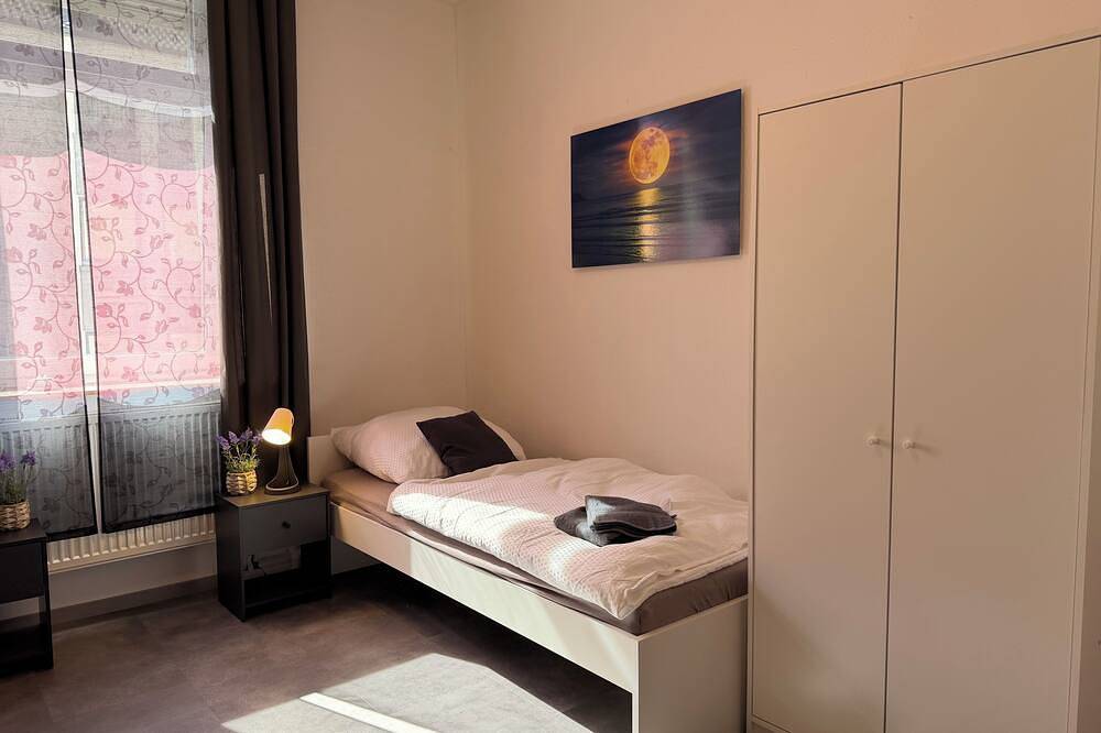 Ganze Wohnung, 3Br-Apartment Gelsenkirchen Zentral - mit kostenlosen Park Möglichkeiten. in Gelsenkirchen, Ruhrgebiet