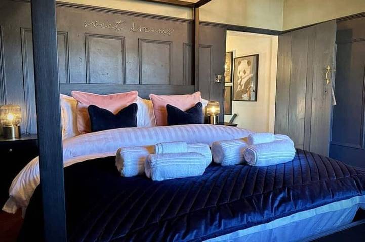 Luxury Boutique Countryside Cottage Hot Tub Spa Retreat in Yorkshire in Howardian Hills