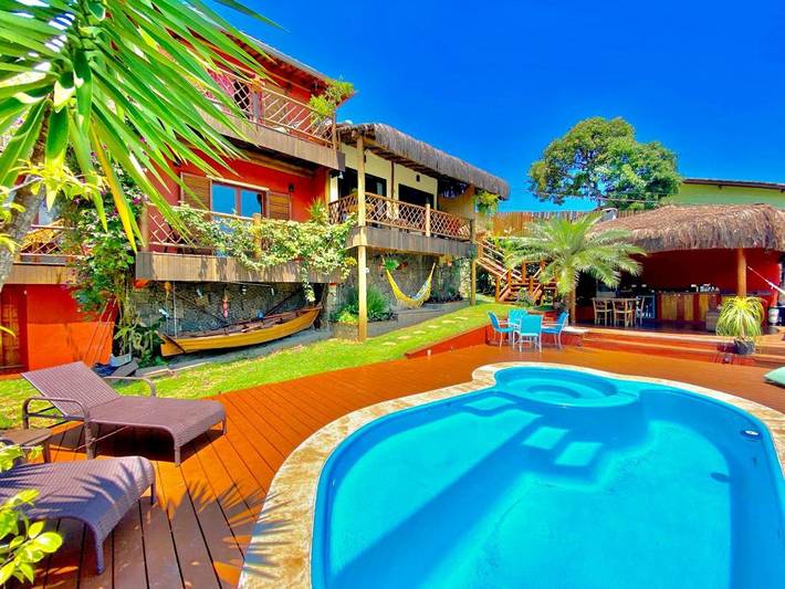 Villa para 8 pessoas, com piscina e vista e ainda jardim, com animais de estimação em Veloso (Ilhabela)