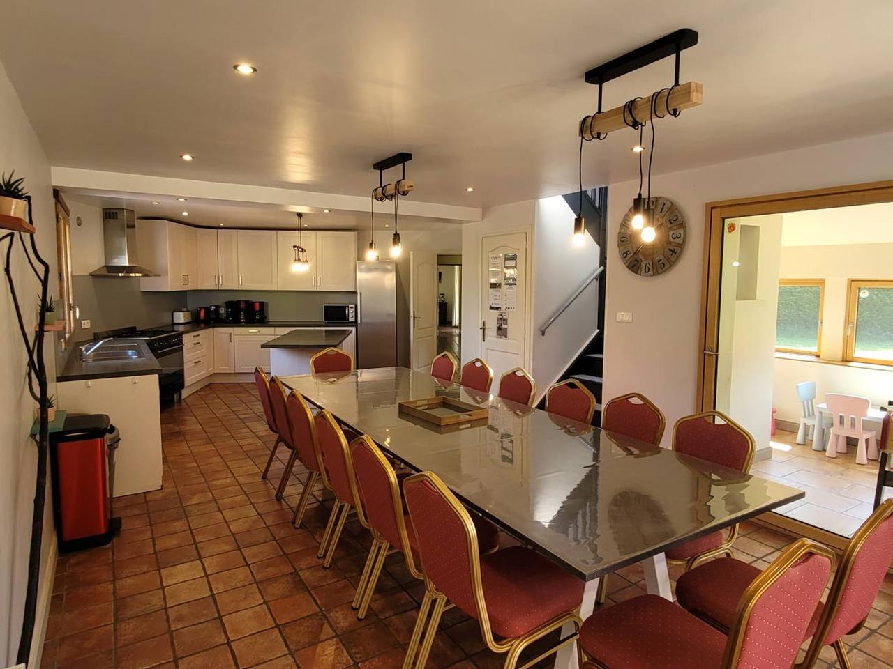 Gran casa con piscina privada y se admiten mascotas cerca del Mont St-Michel in Isigny-le-Buat, Avranches region