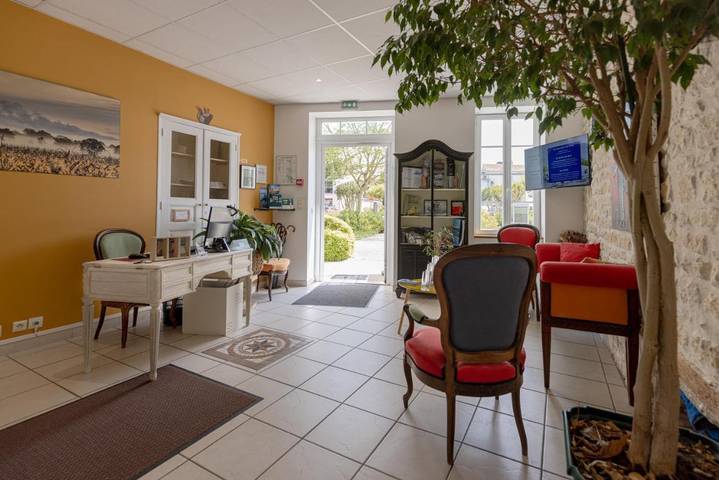 Hôtel pour 3 personnes, avec jardin et vue dans Office De Tourisme De Saujon Et Du Val De Seudre - 4