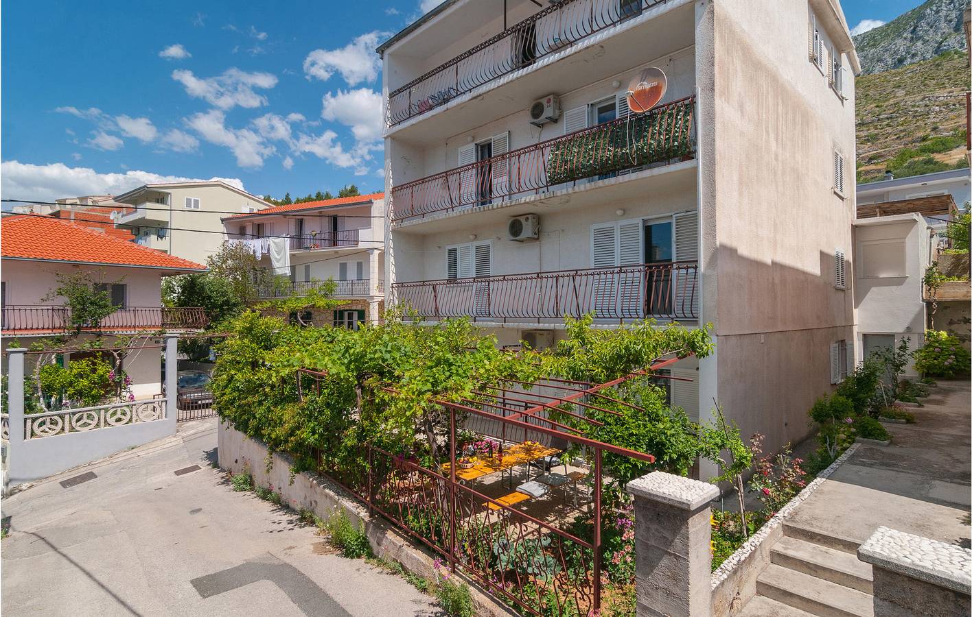 Ganze Ferienwohnung, Ferienwohnung für 8 Personen mit Terrasse in Dugi Rat, Split-Dalmatien