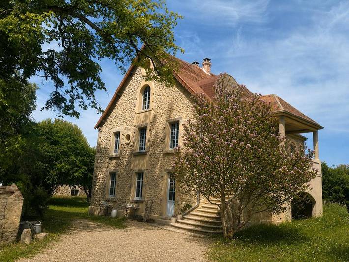 Location de vacances pour 4 personnes, avec Balcon et Terrasse ainsi que Jardin et Vue à Commentry