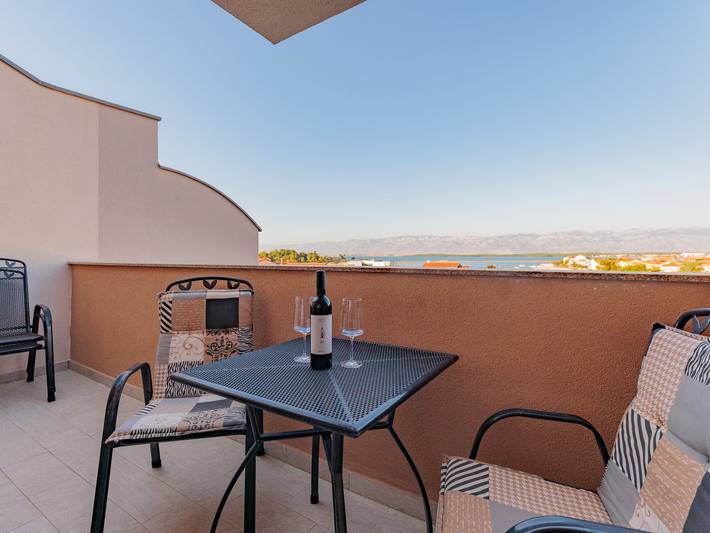 Ferienwohnung für 4 Personen, mit Terrasse und Garten in Nin - 2