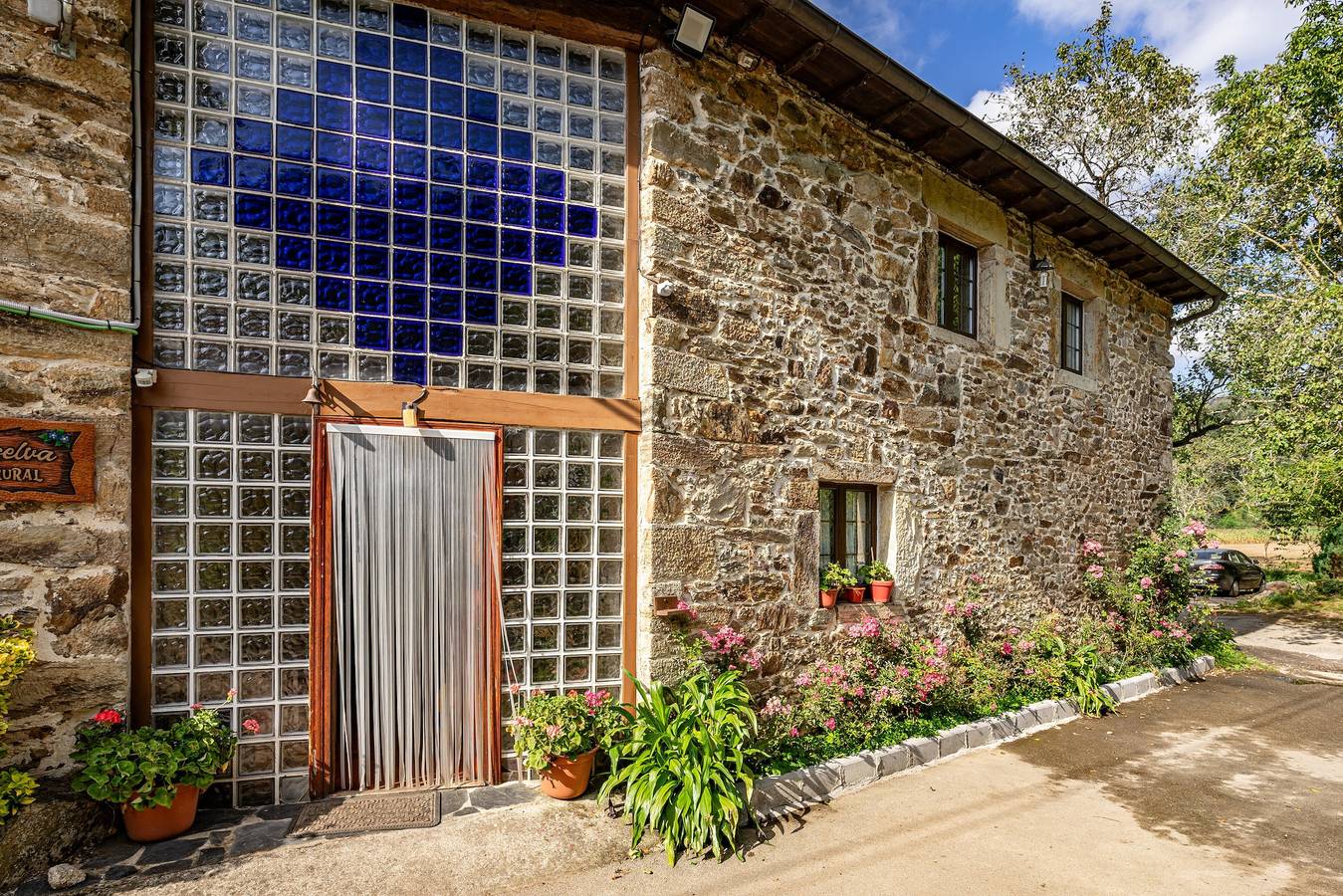 Ferienhaus 'Madreselva' mit Bergblick, privatem Pool und Wlan in Navelgas, Tineo