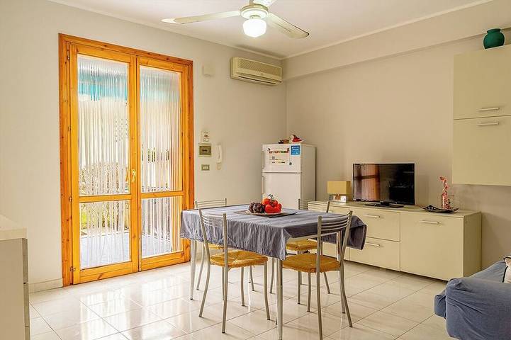 Appartement de vacances pour 4 personnes, avec balcon ainsi que jardin et piscine - 1