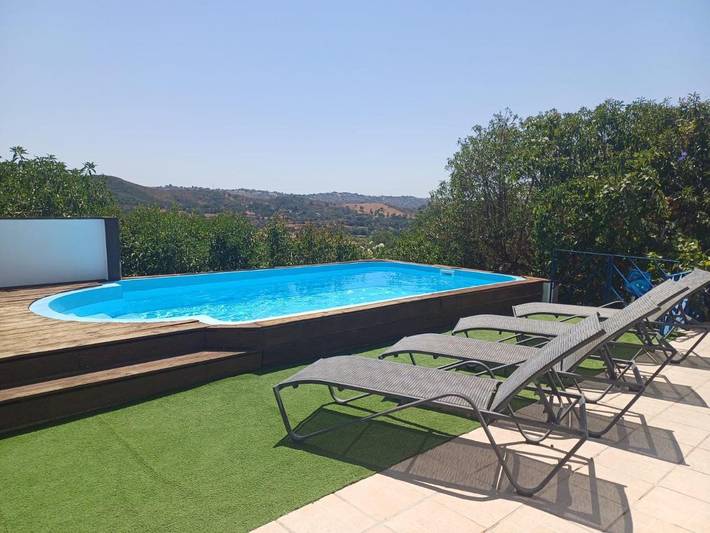 Casa de férias para 8 pessoas, com vista e piscina e ainda jardim em São Bartolomeu de Messines