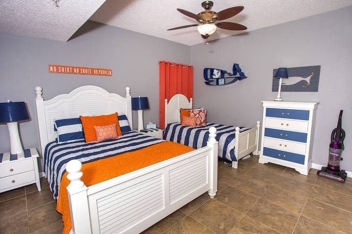 Beach rental for 8 people, with terrace and pool in Pensacola Beach