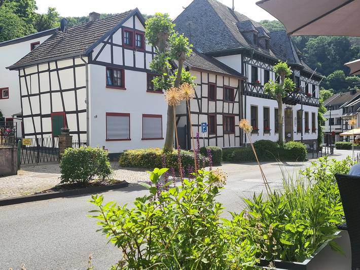Ferienwohnung für 4 Personen, mit Balkon und Terrasse in Heimbach - 2