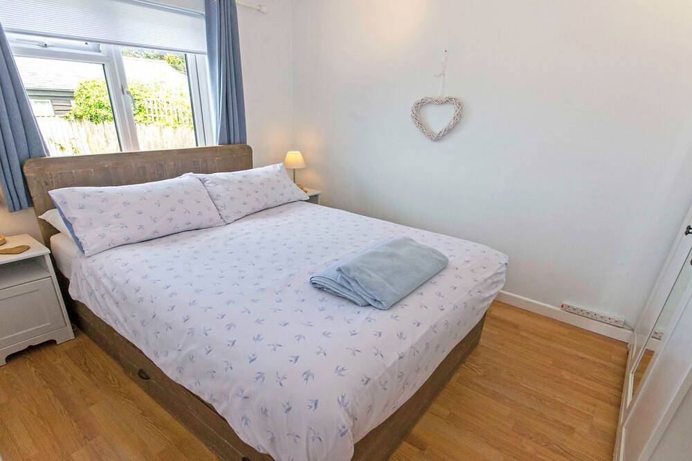 Swallows Beach Chalet |Sleeps 6 Walk to the Beach in Croyde, Devon