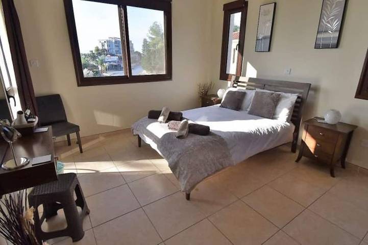 Location de vacances pour 8 personnes, avec jardin dans Πισσούρι - 2