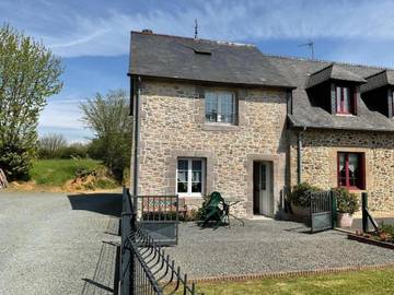Gîte pour 4 personnes, avec jardin à Gratot