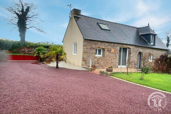 Location de vacances pour 2 personnes, avec terrasse et jardin, animaux acceptés à Pléhédel - 2