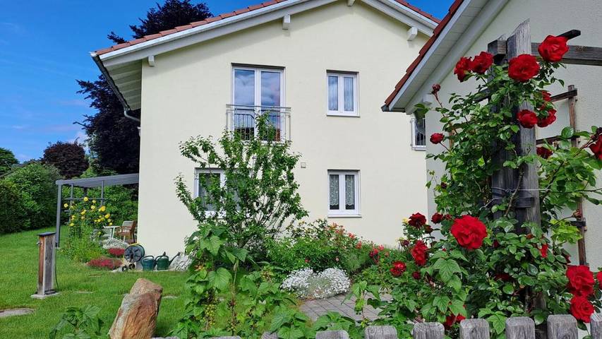 Ferienwohnung für 3 Personen, mit Terrasse und Garten sowie Ausblick in Ebersberg