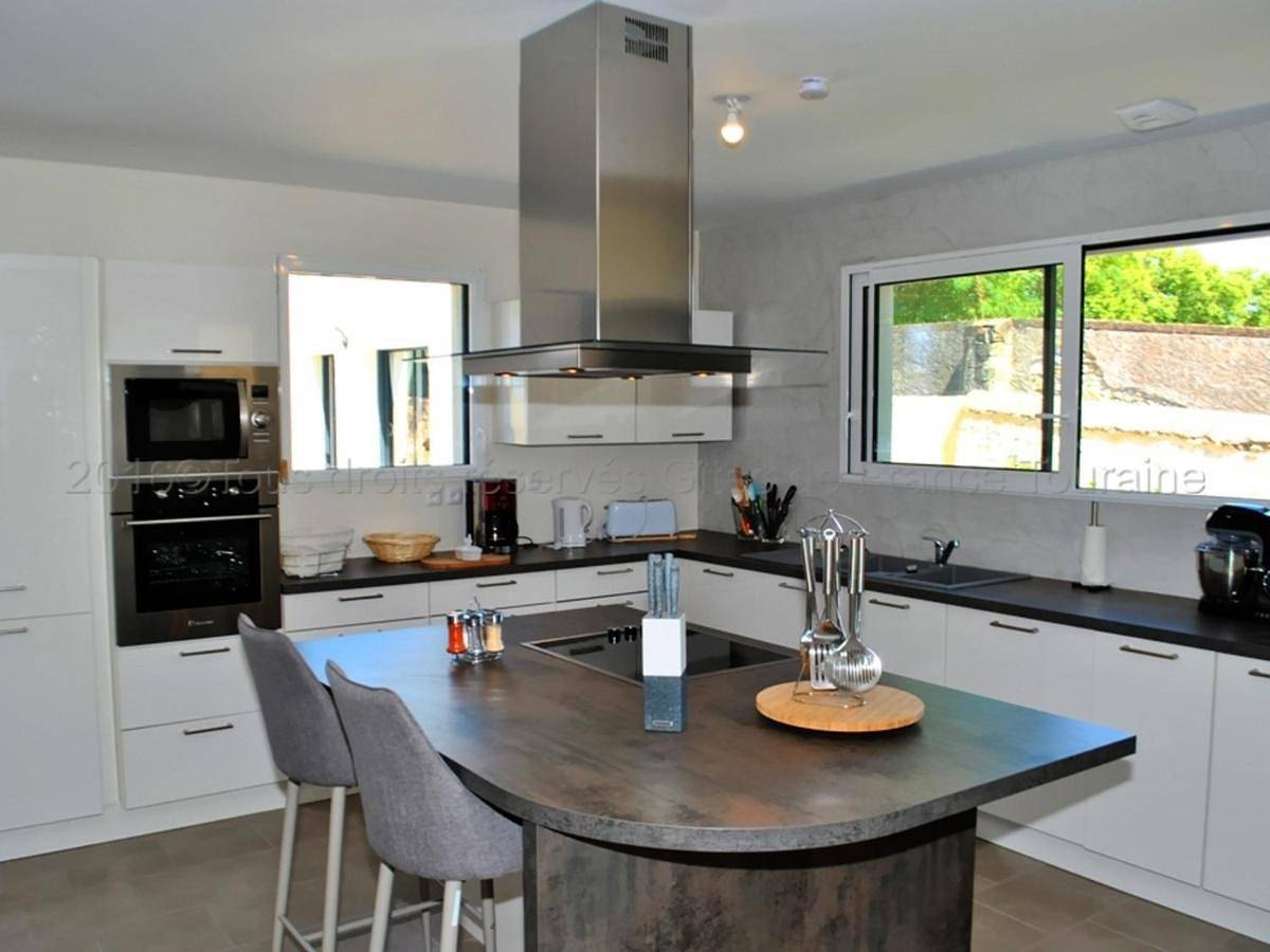 Grande maison moderne avec piscine à Tours, proche du centre-ville et de la Loire à Vélo - Fr-1-381-231 in Tours, Région de Tours