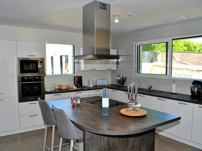 Location de vacances pour 14 personnes, avec piscine ainsi que jardin et terrasse à Tours - 2