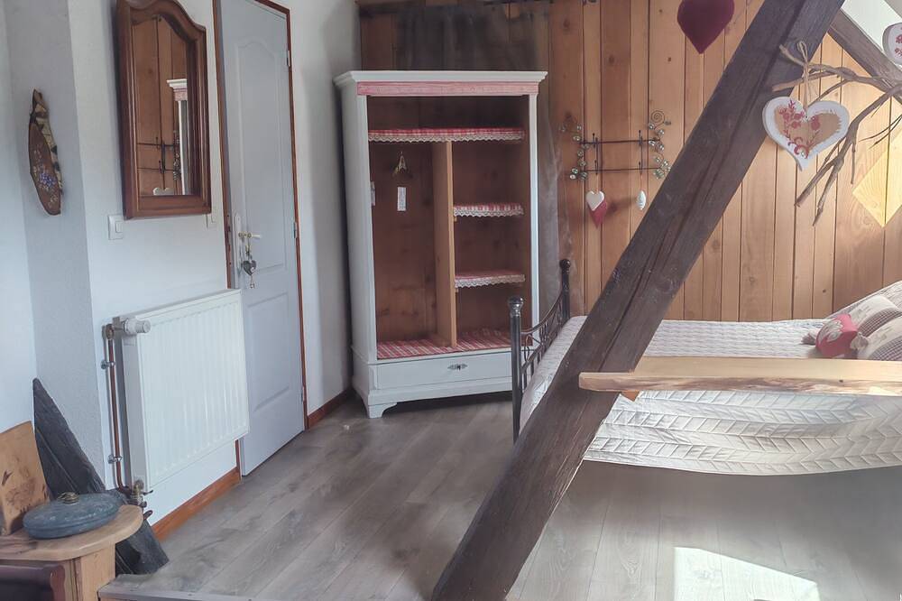 Appartement entier, Gîte la Charmaie : place au calme et à la détente in Husseren-Wesserling, Parc naturel régional des Ballons des Vosges